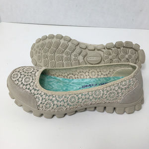 Skechers Womans Sz 5 Lace Style Shoes